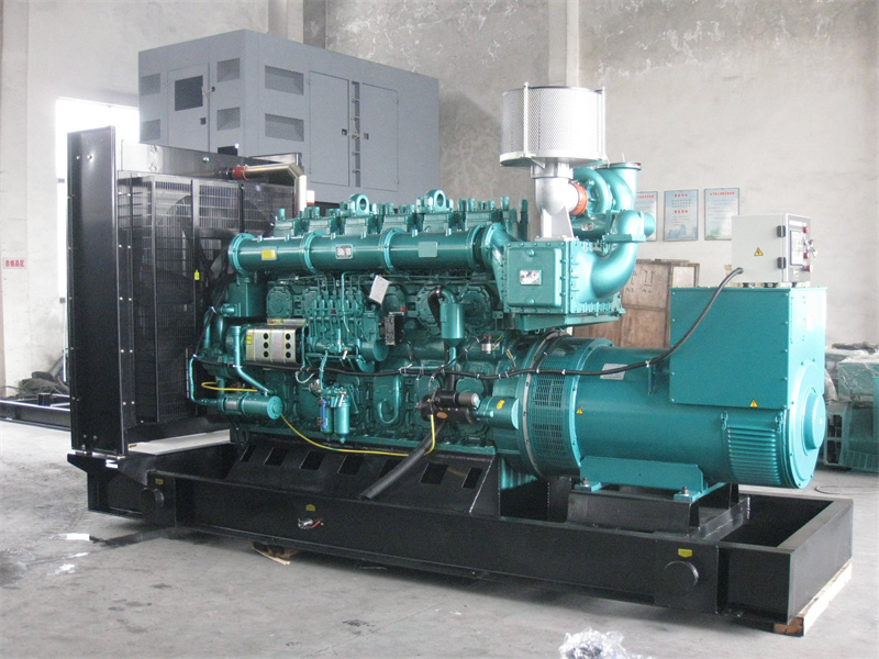 钟楼200KW 柴油发电机的油耗是多少?