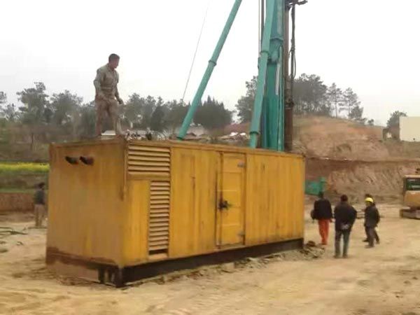 钟楼如何判断水冷式机油散热器密封件是否需要更换？